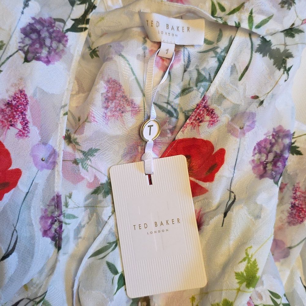 🍒NWT🍒 TED BAKER FLORAL KIMONO TOP